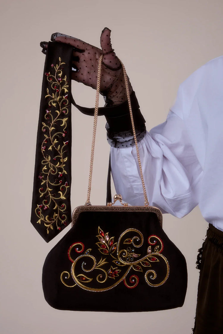 Krawaty Damskie – Klasyka z blaskiem